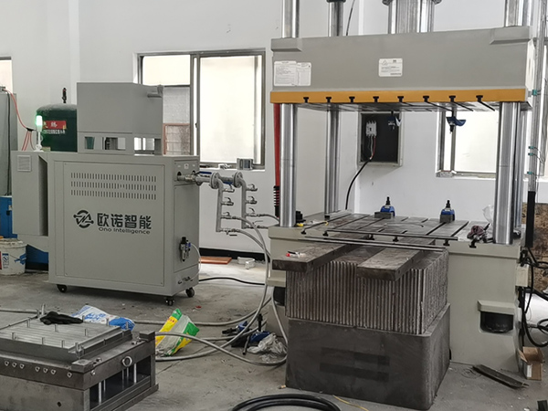 模溫機(jī)是如何給復(fù)合材料壓制成型模具控溫
