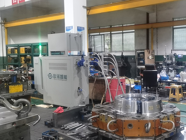 模溫機在碳纖維復合材料中起到了什么作用